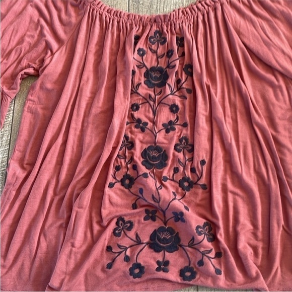 Francesca's Size Small Red Bohemian Style Bell Sleeve Floral Embroidered Top. - Picture 3 of 7